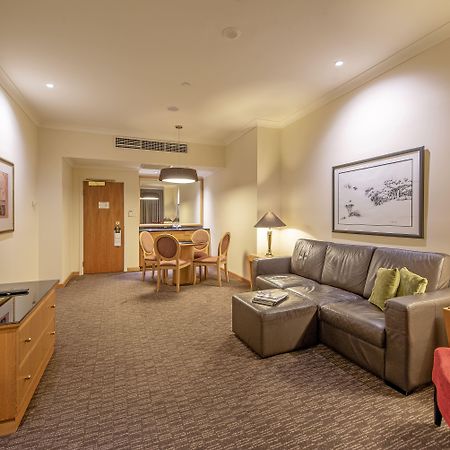 Duxton Hotel Perth Eksteriør bilde A suite at the Fullerton Hotel