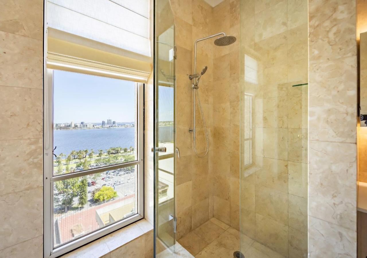 Duxton Hotel Perth Eksteriør bilde A shower with a view