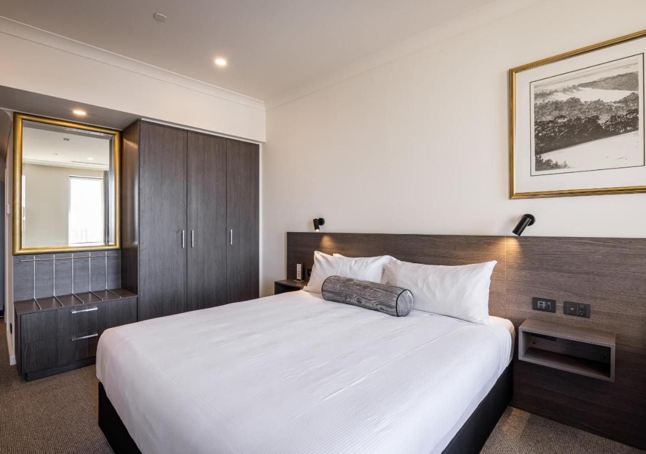 Duxton Hotel Perth Eksteriør bilde A bedroom at the hotel