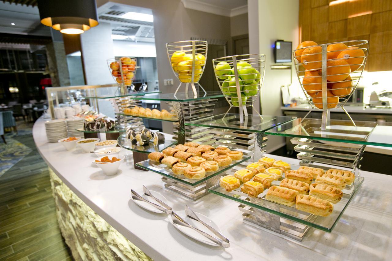Duxton Hotel Perth Eksteriør bilde A buffet at a hotel
