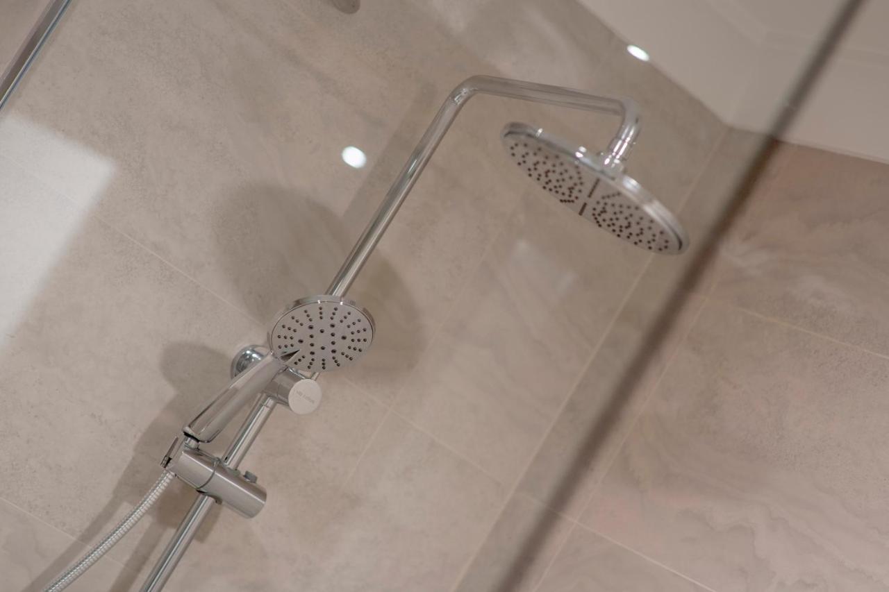Duxton Hotel Perth Eksteriør bilde A shower